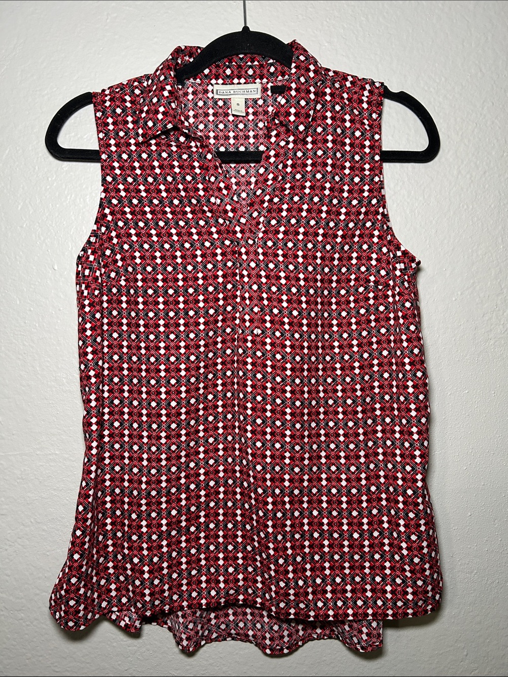 Dana Buchanan Geometric Sleeveless Button-Up Shell